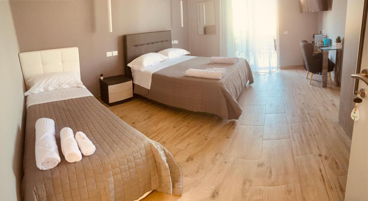 Aqua B&B - Rooms And Apartments Милацо Екстериор снимка