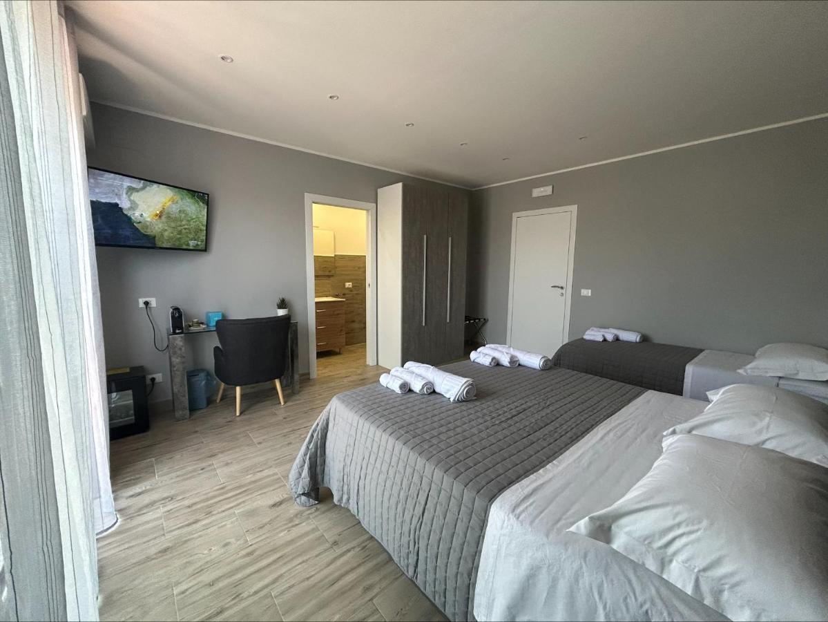 Aqua B&B - Rooms And Apartments Милацо Екстериор снимка